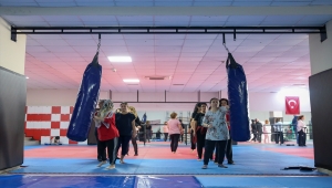 Antalya'da savunma sporu öğrenen ev hanımları şiddete karşı daha güçlü
