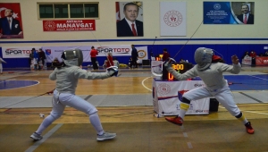 Antalya'daki 10, 12 ve 14 Yaş Altı Kılıç Türkiye Şampiyonası sona erdi