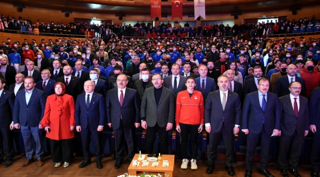 Bakan Kasapoğlu, Bursa'daki Gençlik ve Spor Yatırımları Protokol Töreni'nde konuştu: