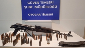 Bayrampaşa'da taksideki bagajından kalaşnikof tüfek çıkan şüpheliye gözaltı