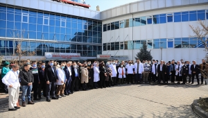 Bingöl'de bir hasta ve yakını, muayenenin geciktiği iddiasıyla doktoru darbetti 