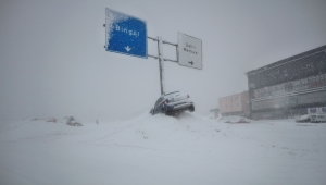 Bingöl Karlıova'da kar yağışı hayatı olumsuz etkiliyor 