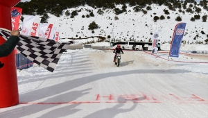 Davraz Kayak Merkezi'nde 4. Türkiye Motosnow Yarışları yapıldı