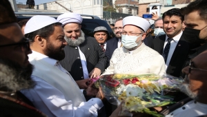 Diyanet İşleri Başkanı Erbaş'ın Lahor'daki temasları sürüyor