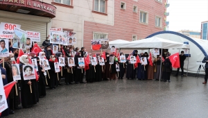 Diyarbakır Valisi Münir Karaloğlu, "Diyarbakır anneleri"ni ziyaret etti: