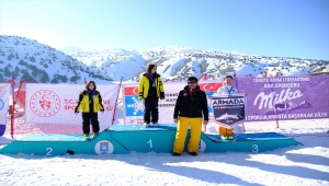 Erzincan'da düzenlenen Snowboard Alpine 2. Etap Yarışları sona erdi