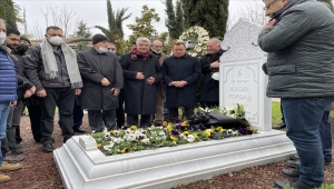 Eski İBB Başkanı Kadir Topbaş kabri başında dualarla anıldı