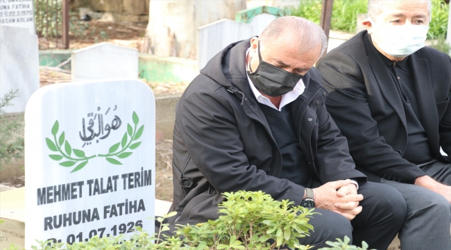 Fatih Terim, ölüm yıl dönümünde babasının mezarını ziyaret etti