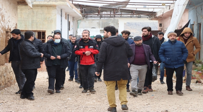 Gazetecilerden Suriye'de yapımı süren briket ev kampanyasına destek