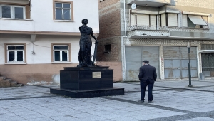 GÜNCELLEME 2 - Edirne'nin Uzunköprü ilçesinde Adalet Anıtı ateşe verildi