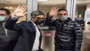 GÜNCELLEME - Cezaları onanan gazeteci Barış Pehlivan ve Murat Ağırel adliyeye gelerek teslim oldu