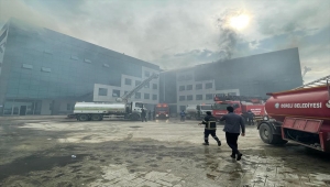 GÜNCELLEME - Giresun Üniversitesi Turizm Fakültesi binasının çatısında çıkan yangın kontrol altına alındı