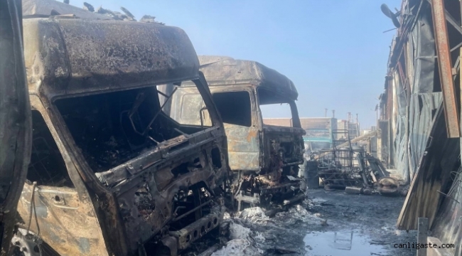 Kayseri'de nakliyeciler sitesinde çıkan yangında 10 dükkan ve 3 tır yandı