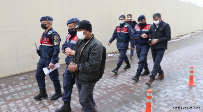 Kayseri'de trafik levhalarını çalan iki kişi tutuklandı