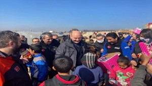 İçişleri Bakanı Soylu, İdlib'de yapımı süren briket evleri inceledi: