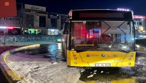 İETT otobüsündeki yangın beton mikserinden sıkılan suyla söndürüldü