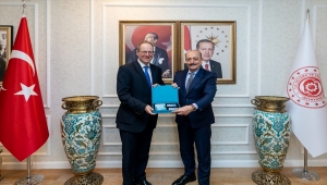 İş insanı Johnston'a "Turkuaz Kart" verildi