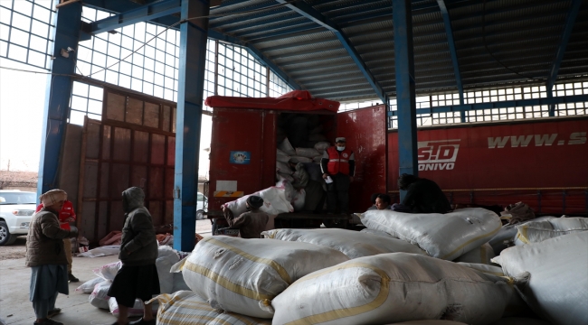 "İyilik Treni" yardım paketleri Afganistan'ın vilayetlerine gönderilmeye başlandı