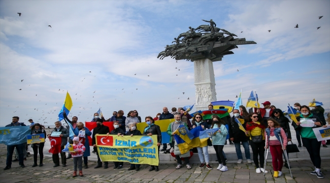 İzmir'de yaşayan Ukraynalılar, Rusya'nın saldırısını kınadı