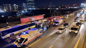 Kadıköy'deki trafik kazasında iki kişi yaralandı