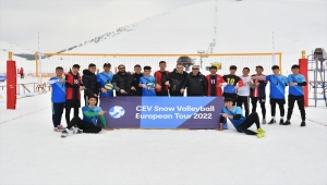 Kahramanmaraş'ta kar voleybolu heyecanı