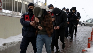 Kayseri'de kiralık araçla bağ evini soydular! 20 litre zeytin yağını hediye ettiler