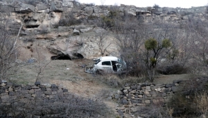Kayseri'de dereye devrilen otomobilin sürücüsü yaralandı