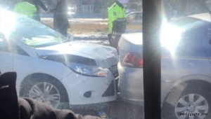 Kayseri Kocasinan Bulvarında zincirleme kaza: 4 araç hasar gördü (Videolu Haber)