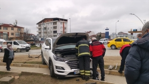 Kocaeli'de 2 otomobillin çarpıştığı kazada 4 kişi yaralandı