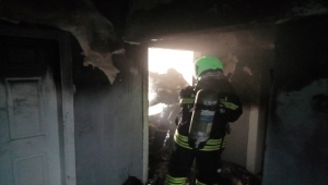 Kocaeli'de 3 çocuğu, yanan evden komşuları kurtardı