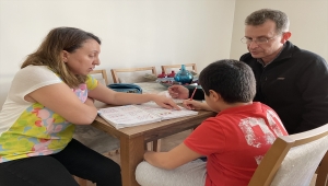 Koruyucu ailesi oldukları Deniz'e yuva sıcaklığı yaşattılar 