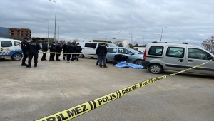 Manisa'da hastanenin otoparkında erkek cesedi bulundu