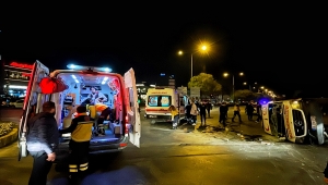 Mersin'de ambulansla otomobilin çarpıştığı kazada 3 kişi yaralandı