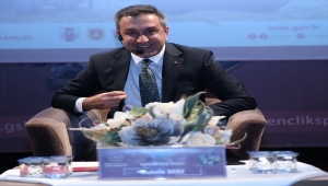 Milli Savunma Bakan Yardımcısı Muhsin Dere, Sakarya'da mühendis adaylarıyla buluştu: