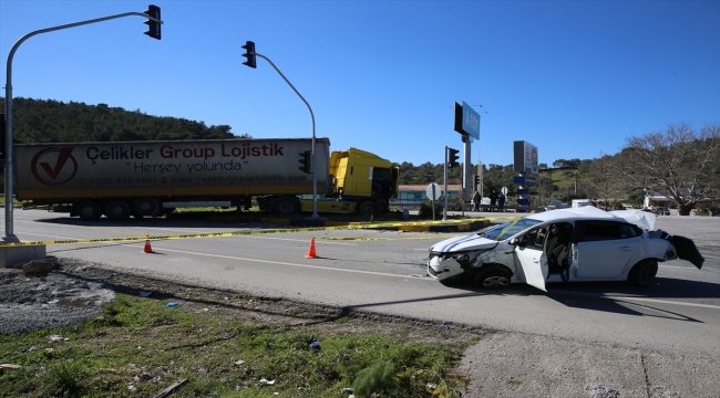 Muğla'da tır trafik ışıklarında bekleyen araçlara çarptı: 7 yaralı