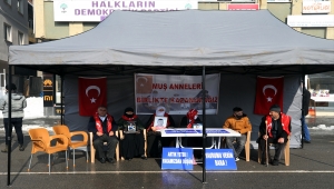 Muş'ta çocukları PKK'lı teröristlerce kaçırılan aileler HDP önündeki eylemini sürdürdü