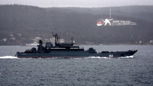Rus askeri gemileri Çanakkale Boğazı'ndan geçti