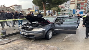 Samsun'da seyir halindeyken yangın çıkan otomobil kullanılamaz hale geldi