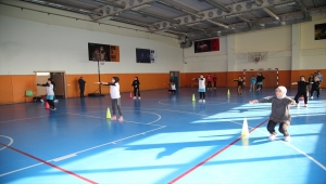 Şanlıurfa'da toprak sahadan spor salonuna geçen "Güneşin Çocukları" milli takım için çalışıyor