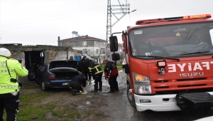 Sinop'ta otomobilin evin duvarına çarptığı kazada 4 kişi yaralandı