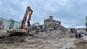 Sinop'un 2 bin 500 yıllık surlarının çehresi yıkımlarla değişiyor