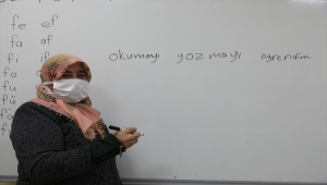 Tekirdağ'da hayallerinden vazgeçmeyen ev hanımları okuma yazma öğreniyor