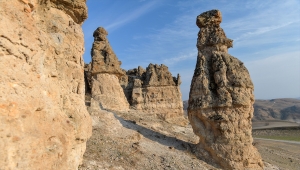 Tunceli'de peri bacalarını andıran kayalar turizme kazandırılmayı bekliyor
