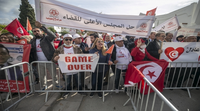 Tunus'ta Yüksek Yargı Konseyinin feshedilmesi talebiyle gösteri düzenlendi