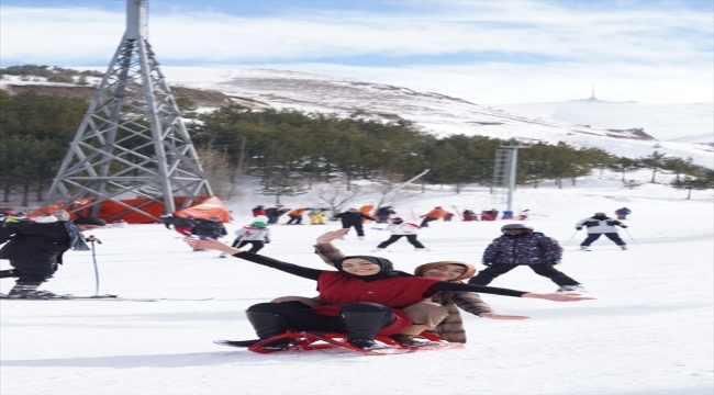Üniversite öğrencileri Erzurum'daki kış kampında tarihi yolcuğa çıktı