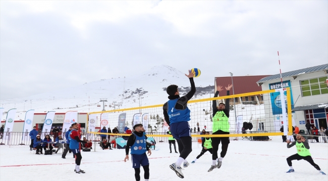 Üniversiteler Arası Kar Voleybolu Turnuvası, Sivas'ta tamamlandı