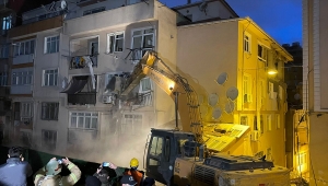 Üsküdar'da patlamanın yaşandığı binada yıkım çalışması başladı