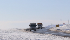 Van'da kuraklıktan etkilenen Sıhke Gölü'ne 135 bin ton kar taşındı