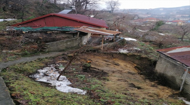 Zonguldak'ta çatı hasarı ve toprak kayması nedeniyle 44 konut boşaltıldı