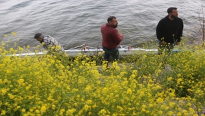 Adana'da baraj gölünde kanoları alabora olan 2 kişiyi polis kurtardı